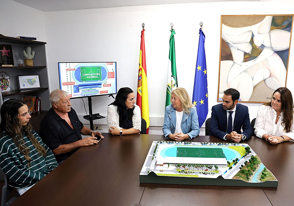 Ana Mesa kommer att ge namn åt fotbollsplanen för det nya sportkomplexet i Nueva Andalucía