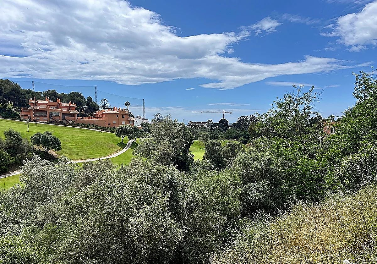 Marbella adjudica la venta de siete parcelas residenciales por 4,6 millones de euros