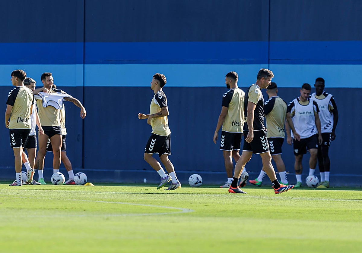 Gestión de cargas para Alfonso Herrero en el entrenamiento del Málaga del viernes