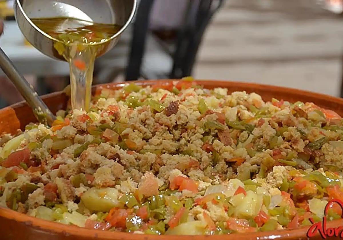 Álora rinde tributo a su gastronomía tradicional en el XXII Día de las Sopas Perotas el 3 de octubre