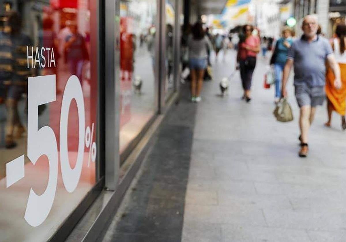 Tiendas cerrarán este domingo antes para no coincidir con la final del Mundial