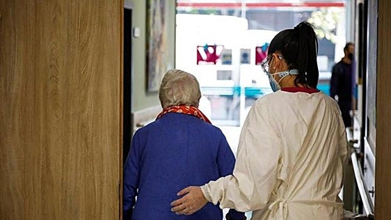 Se pierde la dentadura de su madre y la residencia se desentiende: finalmente tendrán que pagar 480 euros de la nueva