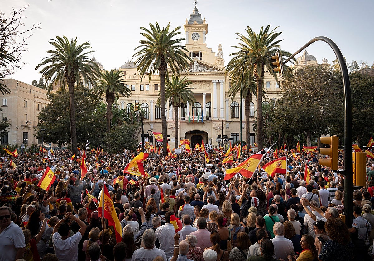 Roban la bandera de Ceuta que ondeaba en el Ayuntamiento de Málaga