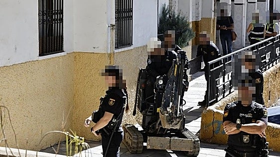Cuatro detenidos tras la redada policial en la casa donde vivía Alejandro Navarro, desaparecido hace más de dos años en Ronda