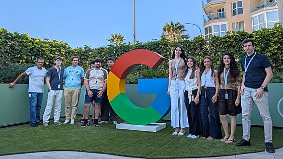 Campamento de verano en Google: diez estudiantes desarrollan sus proyectos de ciberseguridad e IA en el sótano del GSEC