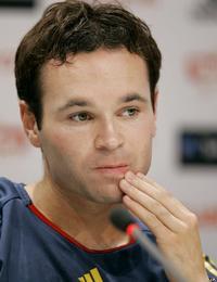 Camacho llega a un acuerdo con Iniesta y Lorenzo Sanz con Ribery