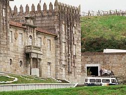 Imagen tomada a principios de 1995 de la finca Pazo Bayón, requisada al traficante de drogas Laureano Oubiña. /ARCHIVO