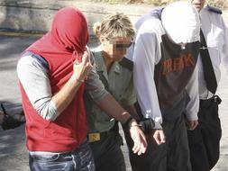 Dos de los cuatro presuntos integrantes de una red de violadores de bebés detenidos en mayo de 2005, entre ellos a Álvaro I.G., alias 'Nanysex'. /EFE