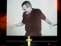 El actor Angel Pavlovsky, durante su actuación en el homenaje al actor Pepe Rubianes. / Efe