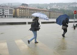 Las intensas lluvias provocan inundaciones y cortes de carretera en Asturias, Cantabria, País Vasco y Navarra