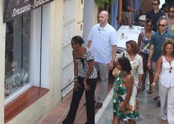 Michelle Obama compra en varias tiendas del centro de Marbella
