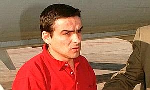 El ex miembro del 'comando Madrid' de ETA Jesús García Corporales, a su llegada a Madrid tras ser extraditado por Francia en 1998. / Archivo