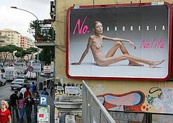 Se suicida la madre de la modelo anoréxica que murió en noviembre