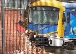 Y el tren entró en el banco