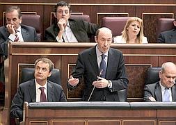Rubalcaba a Gil Lázaro: «Me recuerda a Bartolo y su flauta»