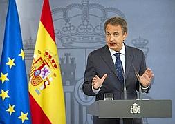 Zapatero hace una crisis limitada y nombra a Blanco portavoz
