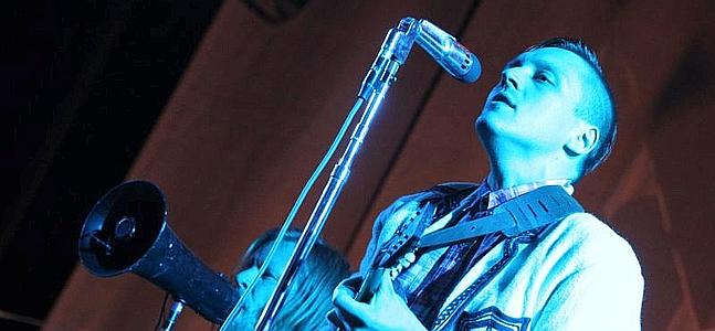 Arcade Fire convencen en Bilbao pese al sonido