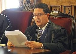 Condenan al juez Serrano por modificar la custodia de un menor para que asistiera a una procesión
