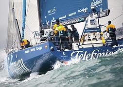 Fotografía cedida por el Telefónica Team de la embarcación española que patronea el campeón olímpico Iker Martínez en la Volvo Ocean Race./María Muiña (Efe)