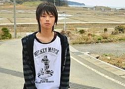 El dueño del balón, el adolescente nipón Misaki Murakami. / Reuters