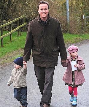 David Cameron se olvida a su hija en un pub