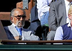 Ion Tiriac (i), consultor del torneo de Madrid, y el ex tenista Boris Becker (d) en Roland Garros./Yoan Valat (Efe)