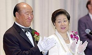 Sun Myung Moon y su esposa, Hak Ja Han. / Afp