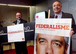 A la izda. Daniel Fernández junto a Pere Navarro en la campaña catalana./ Foto: Efe | Vídeo: Atlas