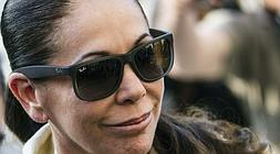 Isabel Pantoja, a su llegada a la Audiencia de Málaga para conocer la sentencia. / Efe