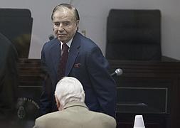 Fotografía de archivo fechada el 31 de mayo de 2013 donde aparece el expresidente argentino Carlos Menem. / Efe