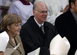 Angela Merkel junto al presidente del Bundestag. / Reuters