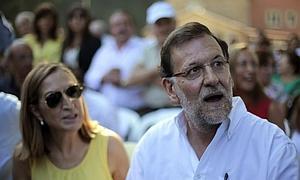 Mariano Rajoy, junto a Anda Pastor. / Efe