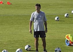 Mendilibar, durante un entrenamiento con Osasuna. / Villar López (EFE)