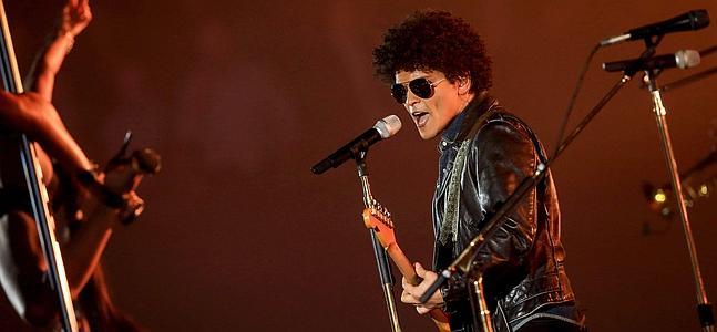 Bruno Mars calienta Barcelona