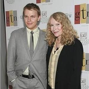Ronan Farrow, hijo de otro padre