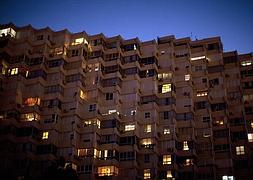 Vista de un edificio de apartamentos de Torremolinos. / Reuters
