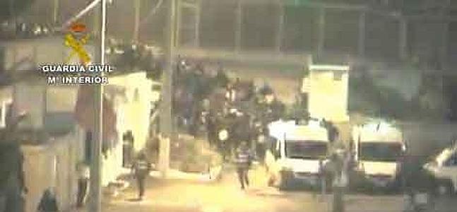 Video de la avalancha de inmigrantes en Ceuta. / Guardia Civil