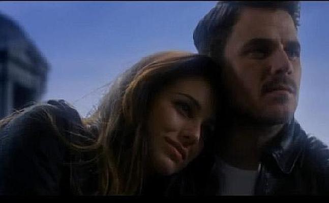 Blanca Suárez y Dani Martín, en un momento del videoclip. / Europa Press