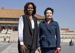 Michelle Obama, junto a Peng Liyuan. / Reuters