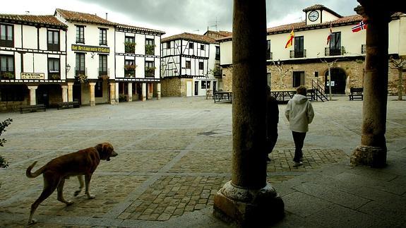El Ayuntamiento de la plaza de Doña Urraca está asentado en lo que fue el palacio de Fernán González.