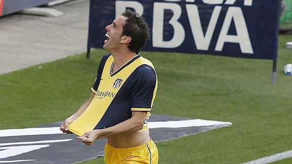 Godín celebra el gol que le da la Liga al Atlétco. 