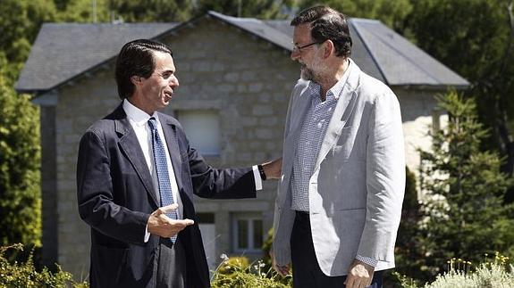 Mariano Rajoy y José María Aznar. 