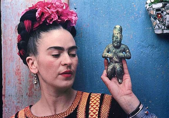 Fotografía de la pintora mejicana Frida Kahlo que forma parte de una exposición en Nueva York titulada Frida Kahlo y el Renacimiento Mexicano. 