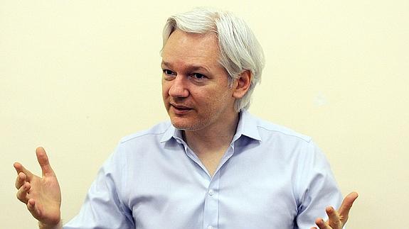 El fundador de Wikileaks, Julian Assange, en la Embajada ecuatoriana en Londres.