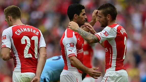 Fren (d) y Arteta celebran el título. 