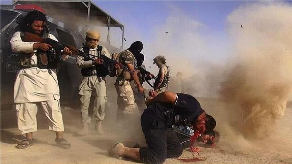 Miembros del Estado Islámico ejecutan a docenas de personas pertenecientes a las fuerzas de seguridad iraquíes. 