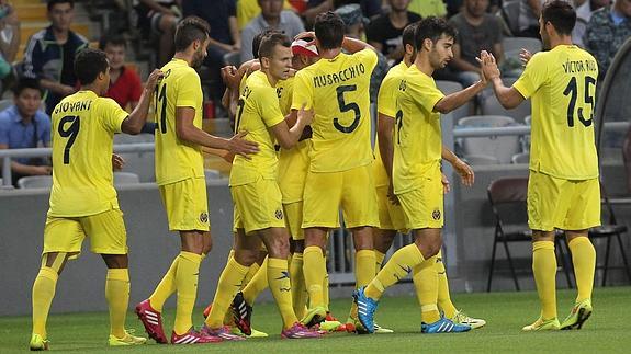 Los jugadores del Villarreal celebran un gol ante el Astana. 
