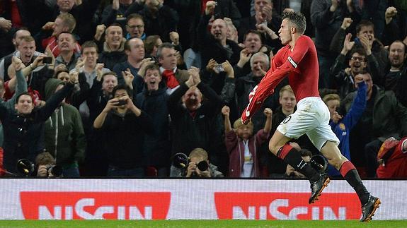 Van Persie celebra el gol del empate. 