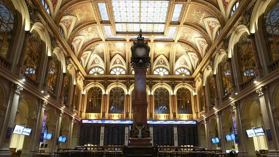 Interior de la Bolsa de Madrid. 