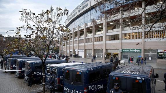 Dispositivo policial, en las inmediaciones del Vicente Calderón. 